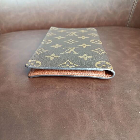 Louis Vuitton Large Size Monogram Cancas Leather Bi-Fold Wallet - Picture 5 of 11